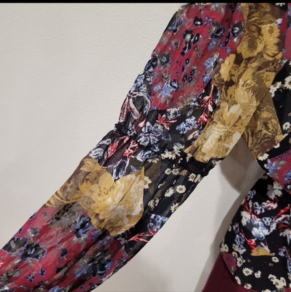 BCBGeneration Womens SZ Lg. Mult pattern sheer wrap top statement sleeves boho - Picture 5 of 8